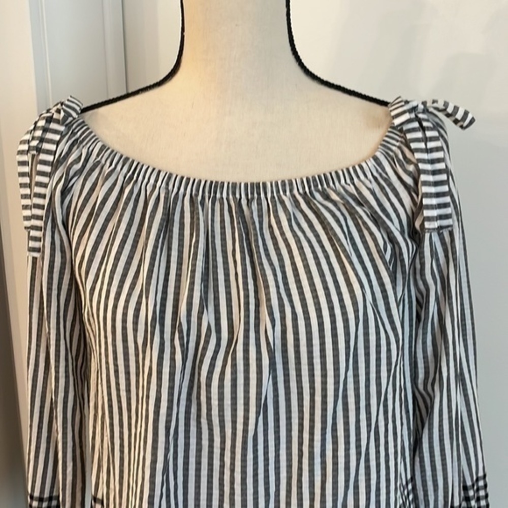Express Off Shoulder Top - Picture 2 of 4